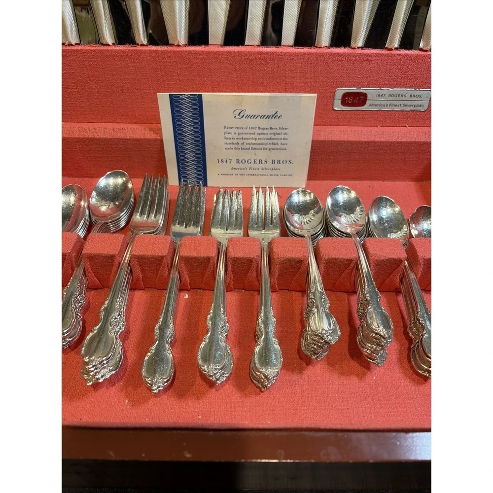 Vintage 71 Pieces 1847 Rogers Bros IS Reflection Silver plated Flatware In Box